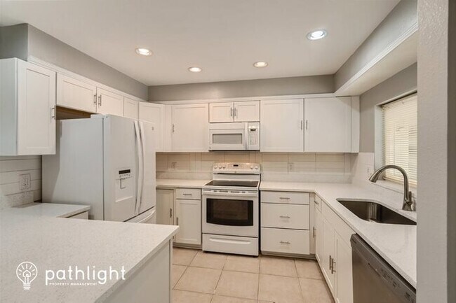 Foto del edificio - 6572 Freeport Drive