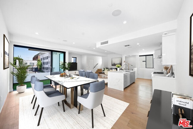 Foto del edificio - 733 N Gramercy Pl