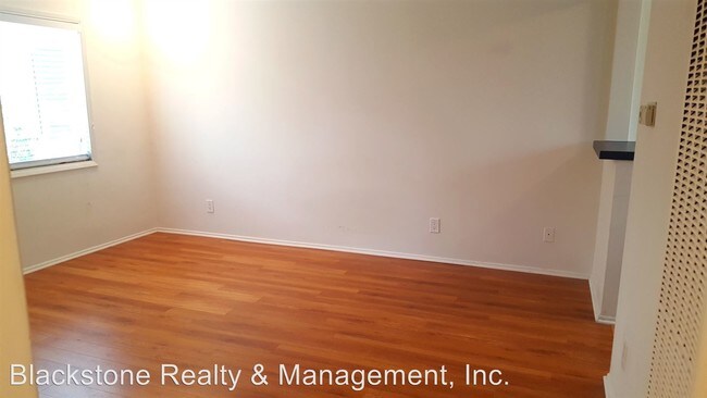 Building Photo - 1640 Colby Ave