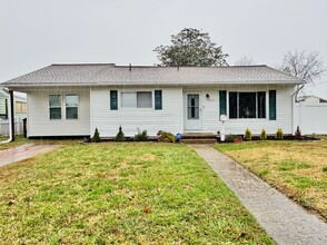 Building Photo - 1517 Hedgerow Dr