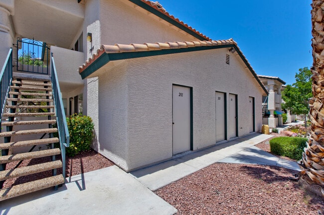Building Photo - 1ST FLOOR CONDO CLOSE TO SUMMERLIN
