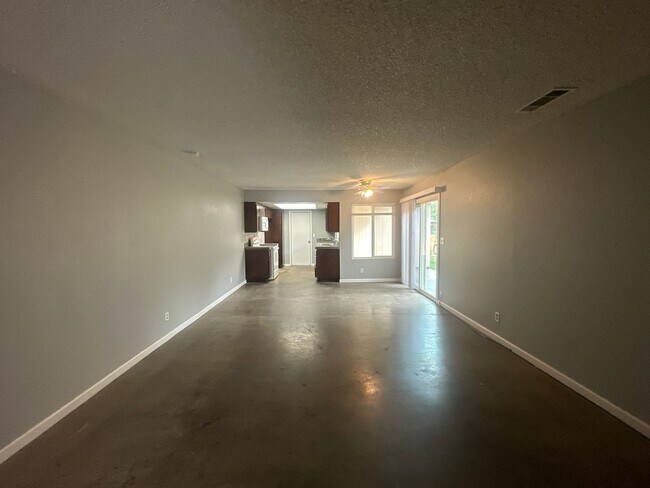 Foto del edificio - 1331 Frankfort Ct