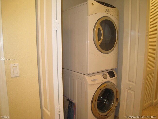 Foto del edificio - 2 br, 2.5 bath Townhome - 14630 SW 6th St