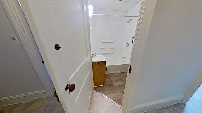 Foto del edificio - Second-Floor Apartment with Upgrades!