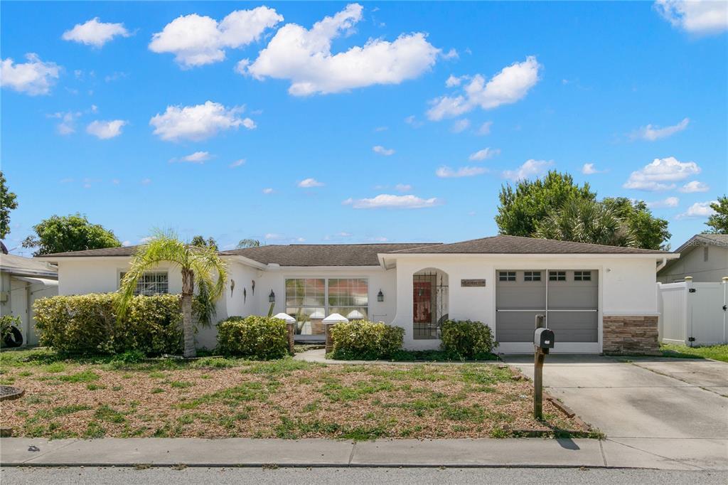 Foto principal - 7114 Parrot Dr