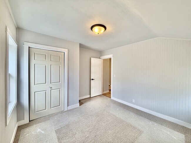 Foto del edificio - 337 N Jackson St