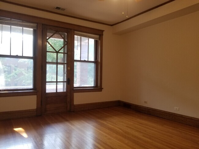 Building Photo - 3765 N Lakewood Ave