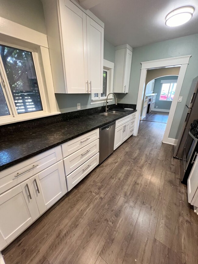 Building Photo - 4 Bed/2 Bath Home in North Park!