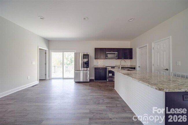 Foto del edificio - 112 Rockwell Ct