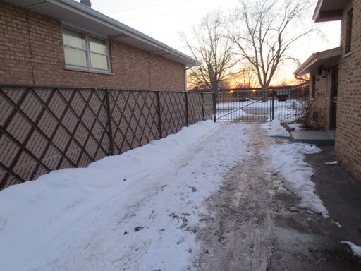Building Photo - 10005 S Kostner Ave