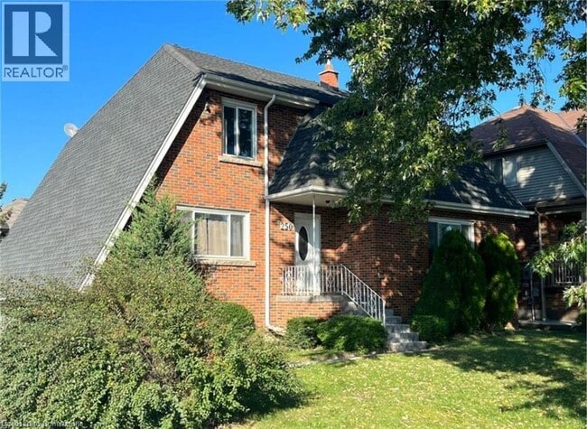 Building Photo - 250 Highland Rd W