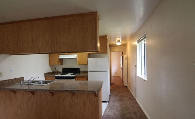 Building Photo - 1221