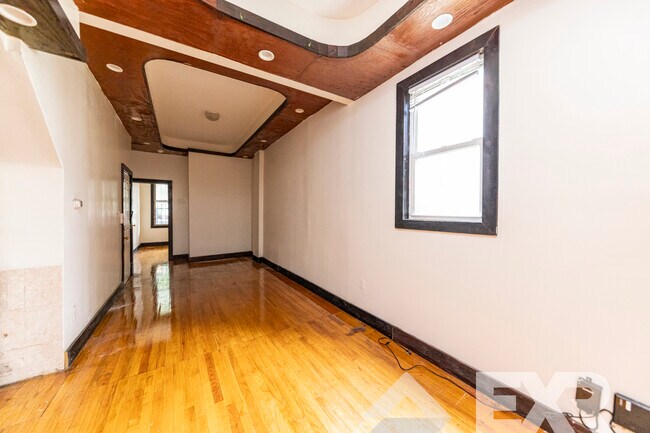 Building Photo - 165 Stanhope St