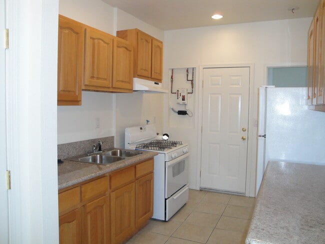 Building Photo - 3006 Van Buren Pl