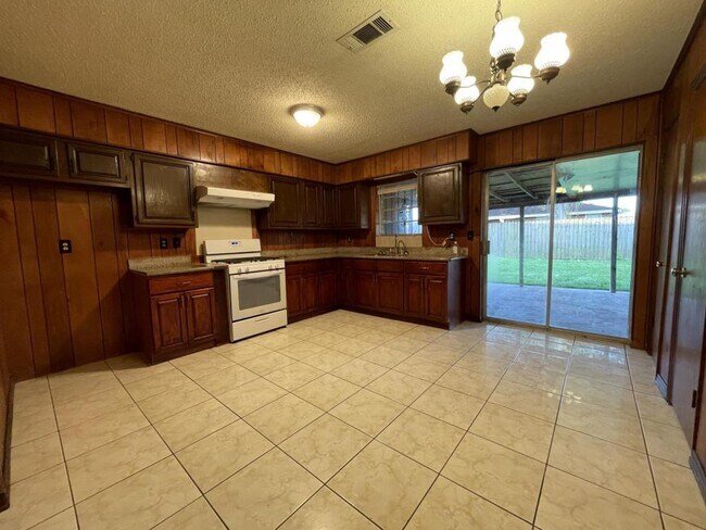 Building Photo - 3057 Sorbonne Dr