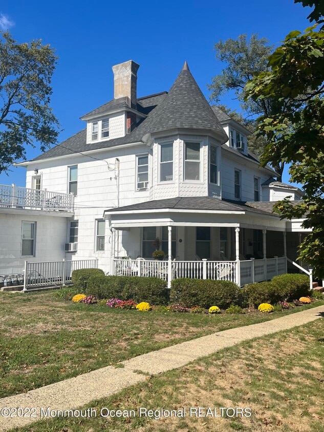 47 Burlington Ave Unit 6, Middletown Township, NJ 07737 Room for Rent