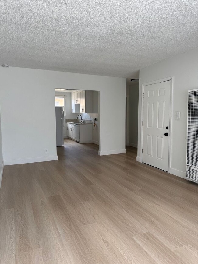 Building Photo - 835 W 165th Pl