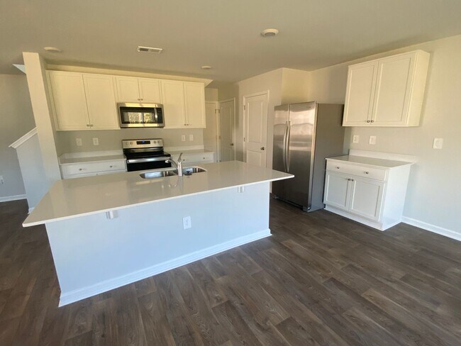 Building Photo - APRIL SPECIAL!!! $500 SECURITY DEPOSIT WIT...