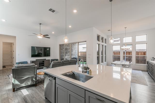 Building Photo - 711 Artesian Dr