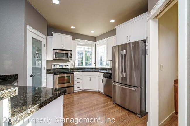 Building Photo - 3 br, 2.5 bath House - 5105 NE 74th Court