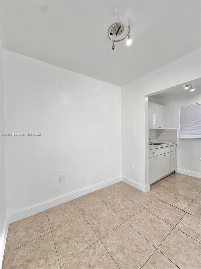 Foto del edificio - 10 NW 77th St
