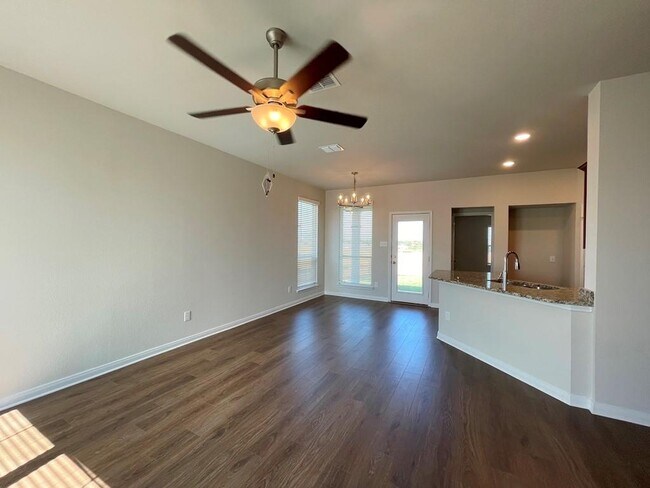 Foto del edificio - 2044 Dade Loop