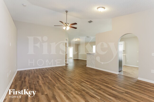 Foto del edificio - 8113 Misty Meadow Ct N