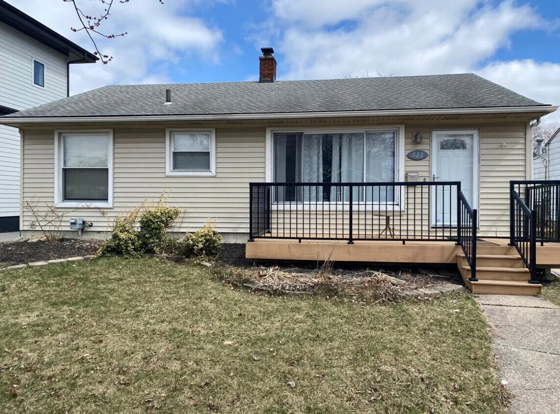Primary Photo - 622 N Vermont Ave