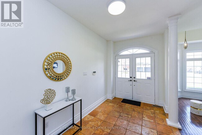Building Photo - 2372 Parkglen Ave
