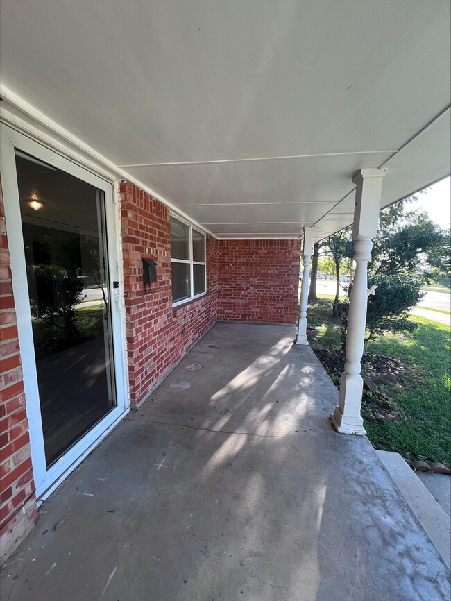 Building Photo - 735 NW 5th St