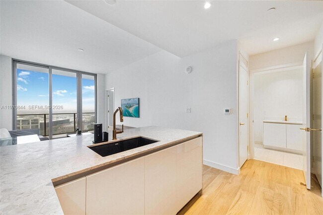 Building Photo - 2678 Tigertail Ave