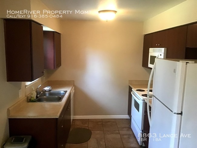 Building Photo - 2 Bedroom 1 Bathroom Duplex in Orangevale
