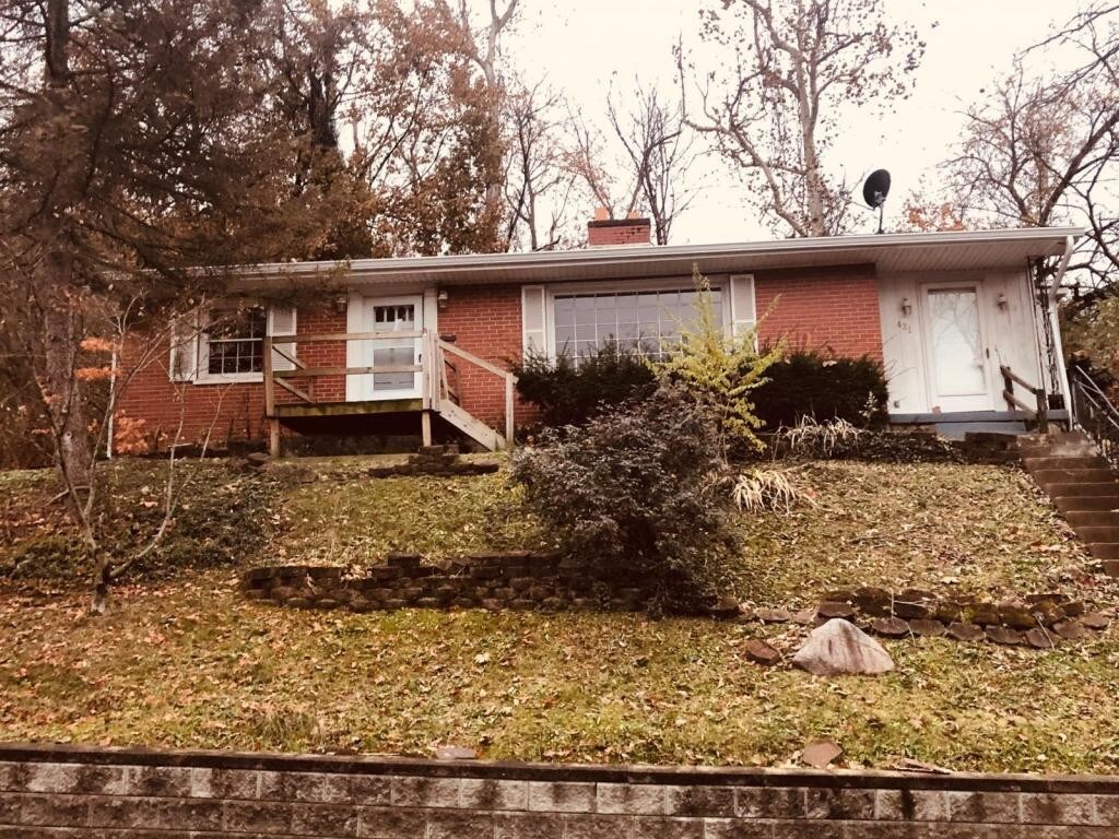 Primary Photo - 421 Hazen St