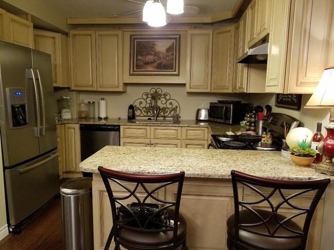 beautiful kitchen - 1800 Roundhill Rd