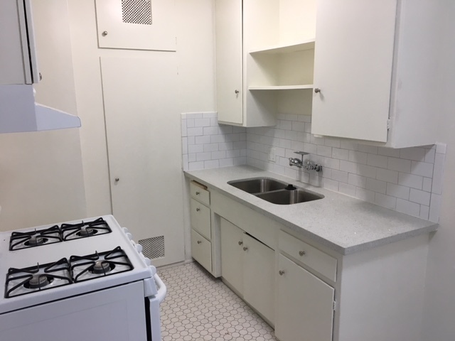 Primary Photo - 721 N Hollywood Way