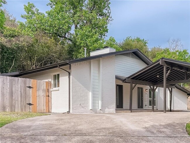 Building Photo - 6204 Shadow Valley Dr