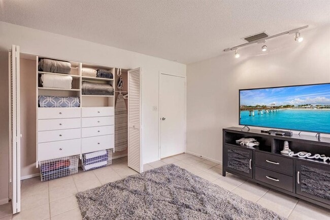 Foto del edificio - 1255 E Peppertree Dr