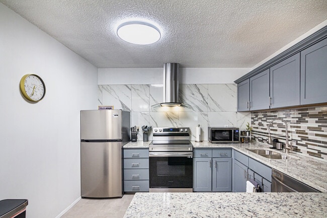 Building Photo - 6400 Edgemere Blvd