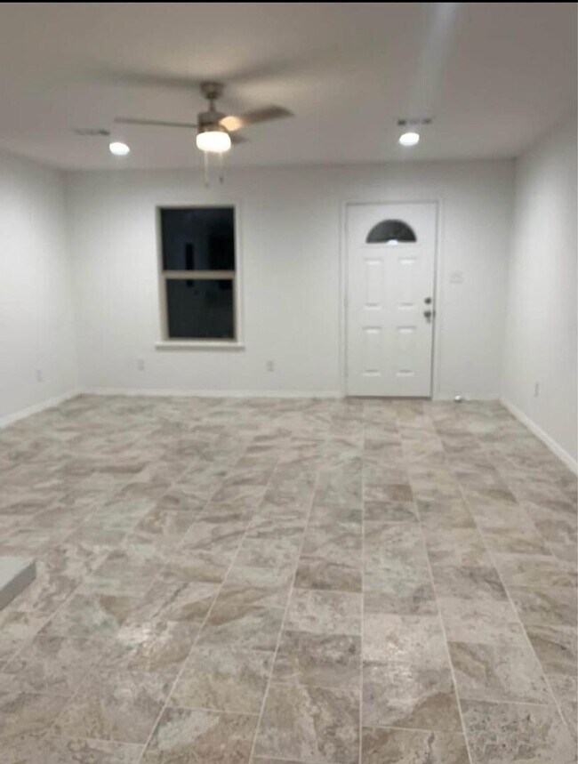 Foto del edificio - Charming 2BR House in Gun Barrel City