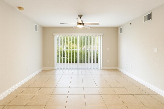 Building Photo - 171 SW Palm Dr