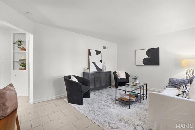 Foto del edificio - 9845 Dennis Dr