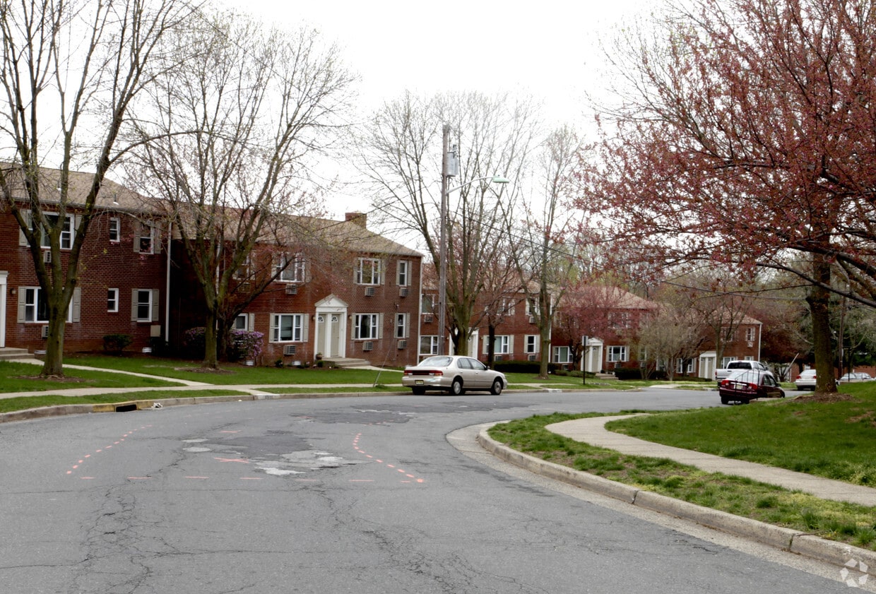 Riverview at Edison Townhomes for Rent Edison, NJ