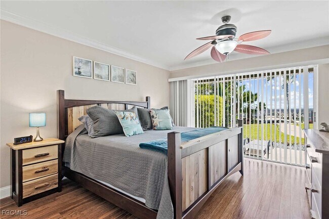 Foto del edificio - 252 Bayshore Dr