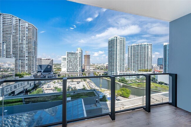 Foto del edificio - 68 SE 6th St