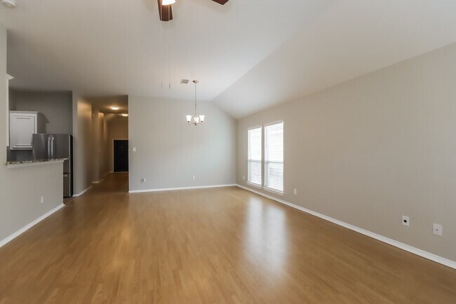 Foto del edificio - 15823 Scenic Water Dr