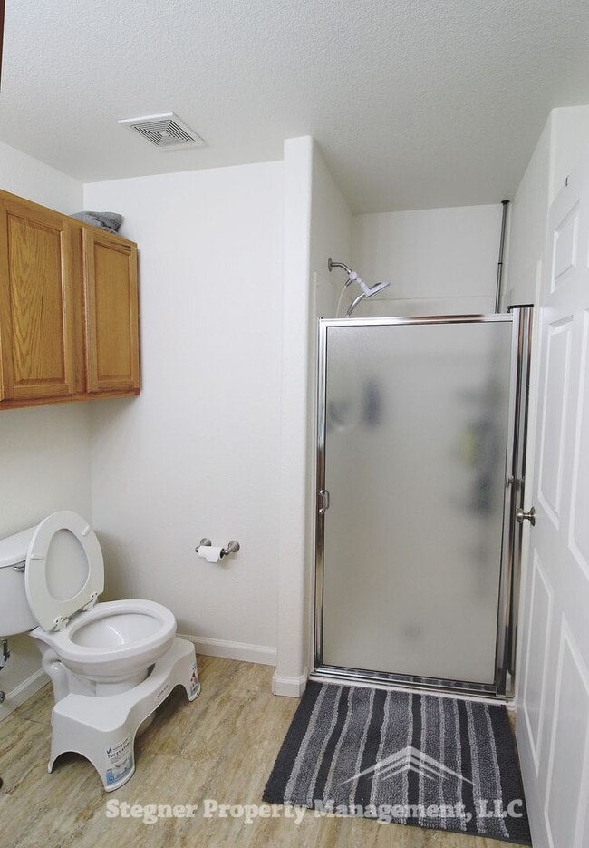 Building Photo - Beautiful 2 Bed 1 Bath Townhome in N.E. Ft. Collins with attached garage!