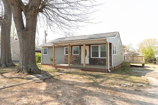 Building Photo - Updated 3 Bed 2 Bath Home in Greensboro