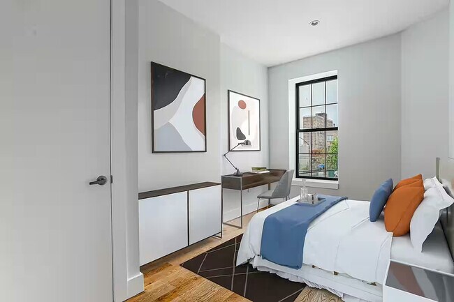 Foto del edificio - Furnished room/NOT APARTMENT