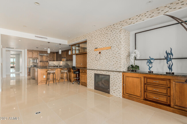 Foto del edificio - 7175 E Camelback Rd