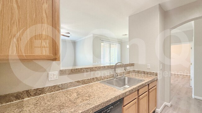 Foto del edificio - 955 E Knox Rd